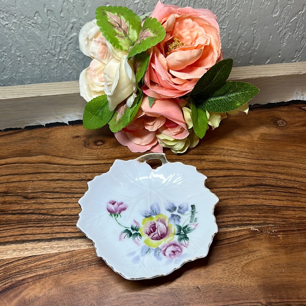 Cottage Core Vintage Rose Flower Porcelain Trinket Dish👠